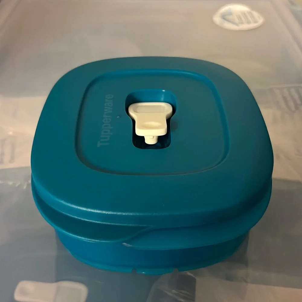 NEW Tupperware rectangular 2 cup - Picture 2 of 6